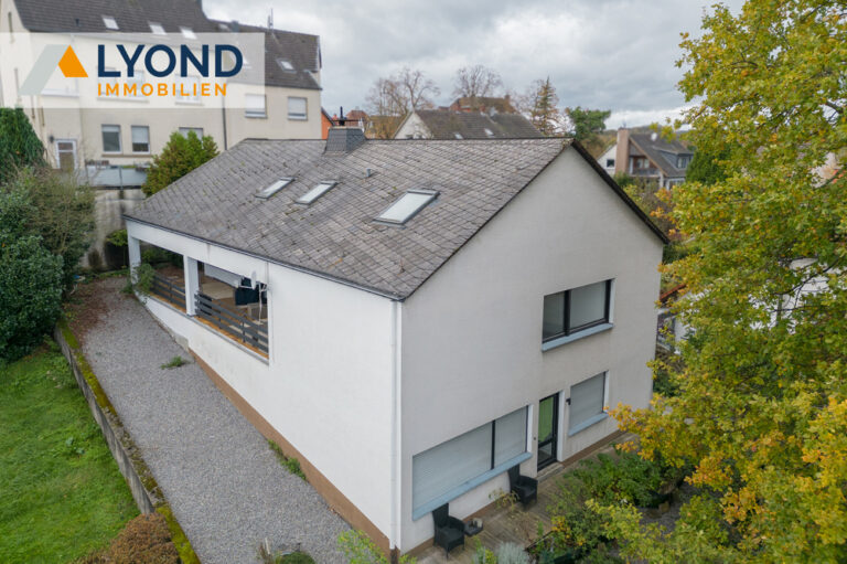 Dieses Einfamilienhaus mit Einliegerwohnung sucht Sie als neuen Eigentümer!