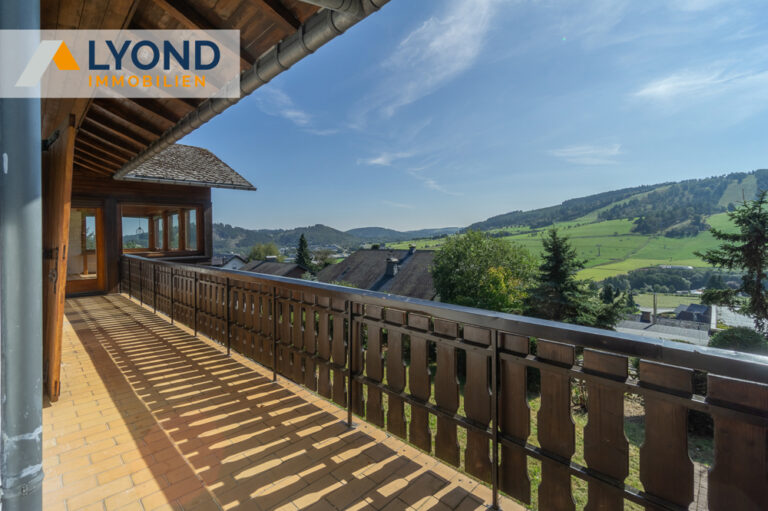 Zweifamilienhaus mit Panorama Fensterfront in Top-Lage von Willingen zu verkaufen!